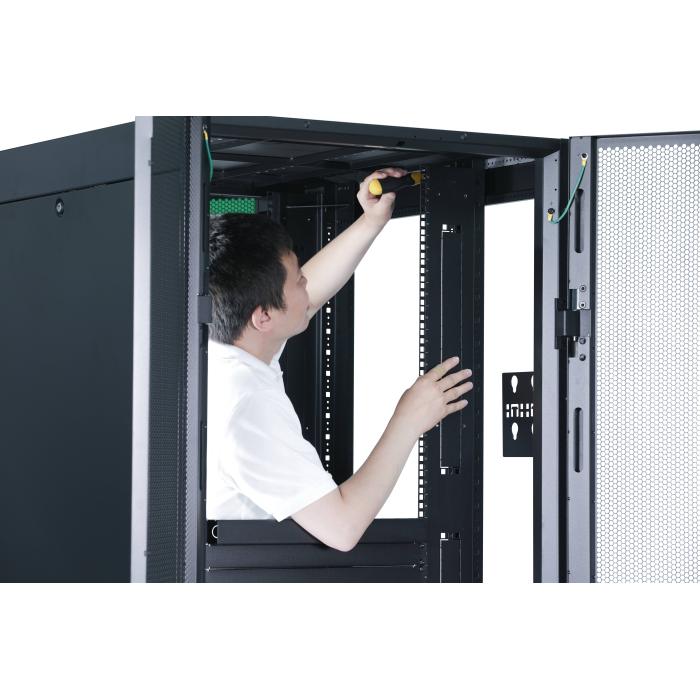 APC Easy Rack, 42 HE, Schwarz, mit Dach, Rollen, Füßen, 4 Halterungen und Seitenwänden, ohne Boden, 1991 H x 600 B x 800 T mm — Bild 4 von 5