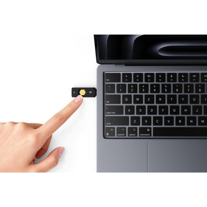 Kensington VeriMark NFC+ USB-C Security Key — image 7 of 46